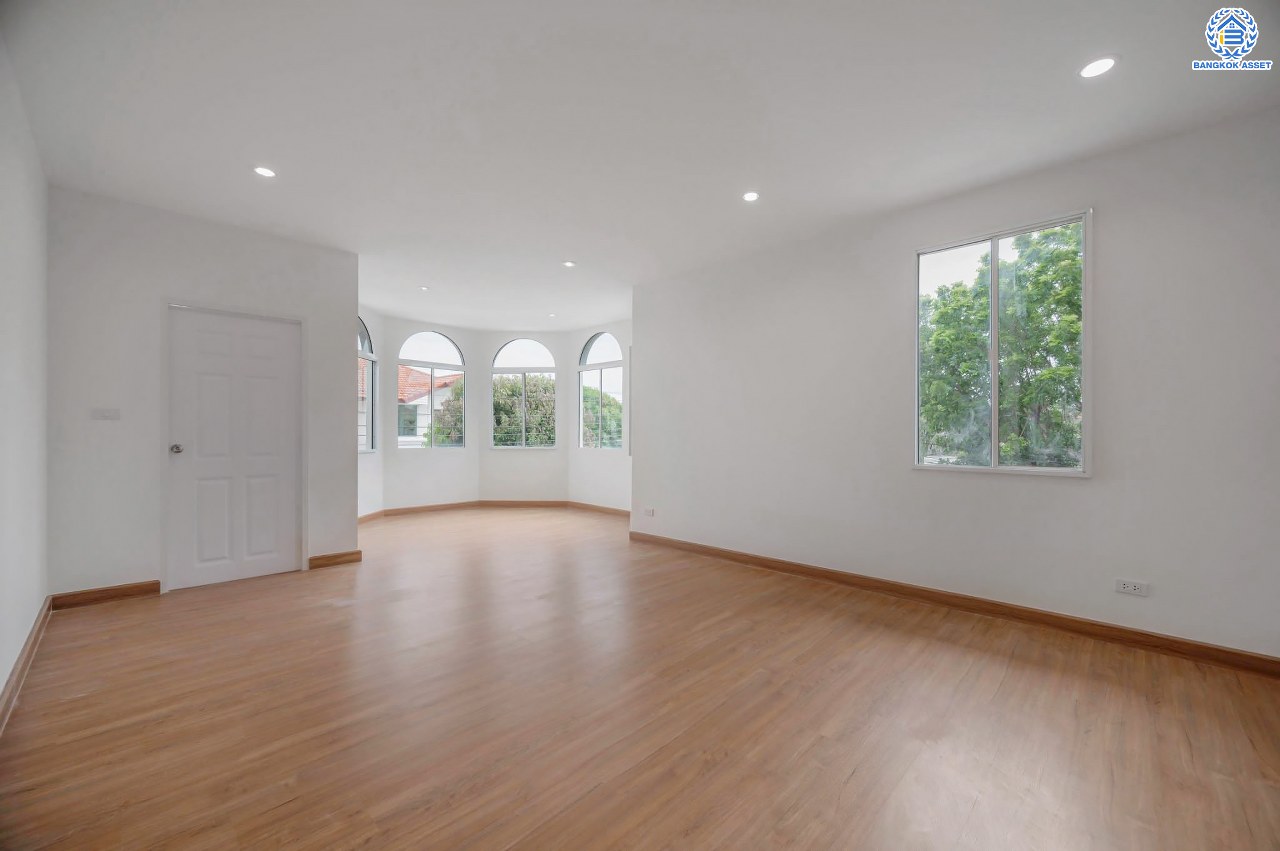 บ้านมือสองตกแต่งใหม่ หลังใหญ่ โครงการ ภัสสร14 บางใหญ่ ดีไซน์ทันสมัย เนื้อที่ 63.8 ตร.ว. รองรับทุกความสุขด้วยแปลนหน้าสวนสาธารณะ ฟังก์ชัน 3 ห้องนอน 3 ห้องน้ำ 2 ที่จอดรถ บนทำเลศักยภาพ ใกล้เซ็นทรัลเวสต์เกต ทางด่วน "ศรีรัช" และรถไฟฟ้าสายสีม่วง "สถานีตลาดบางใหญ่"...